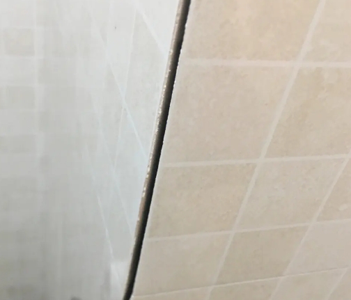 天门瓷砖空鼓维修公司分享阳台瓷砖脱落的修复过程可以分为以下几个步骤